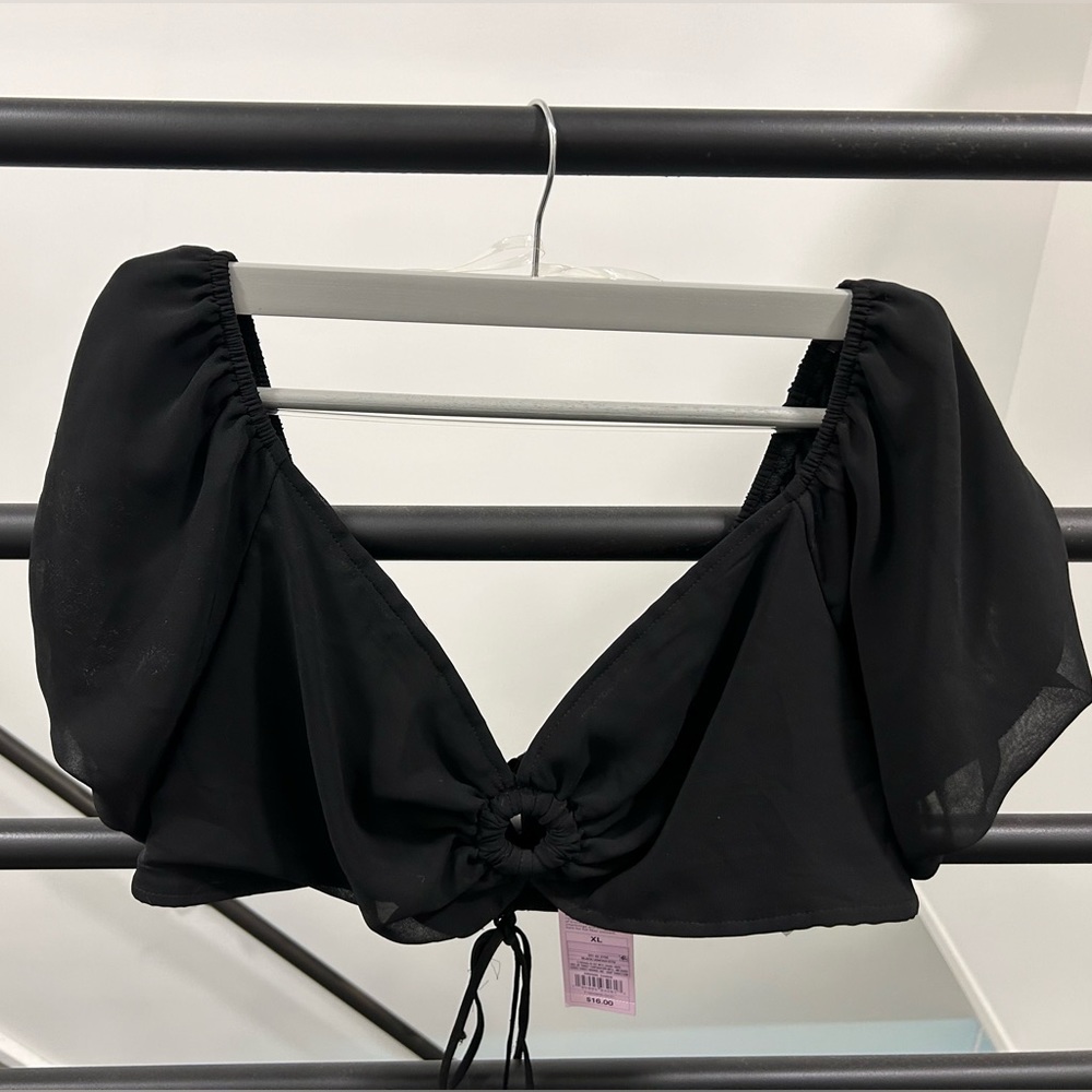Black crop top 🖤